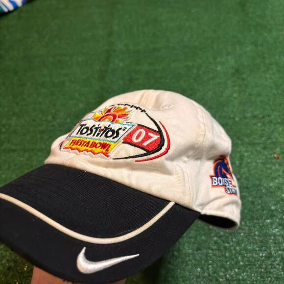 Nike Men's White and Red Hat - Picture 3 of 6